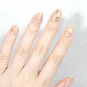 ナチュラルさが今っぽい。不器用さん向け「ボタニカルネイル」のやり方