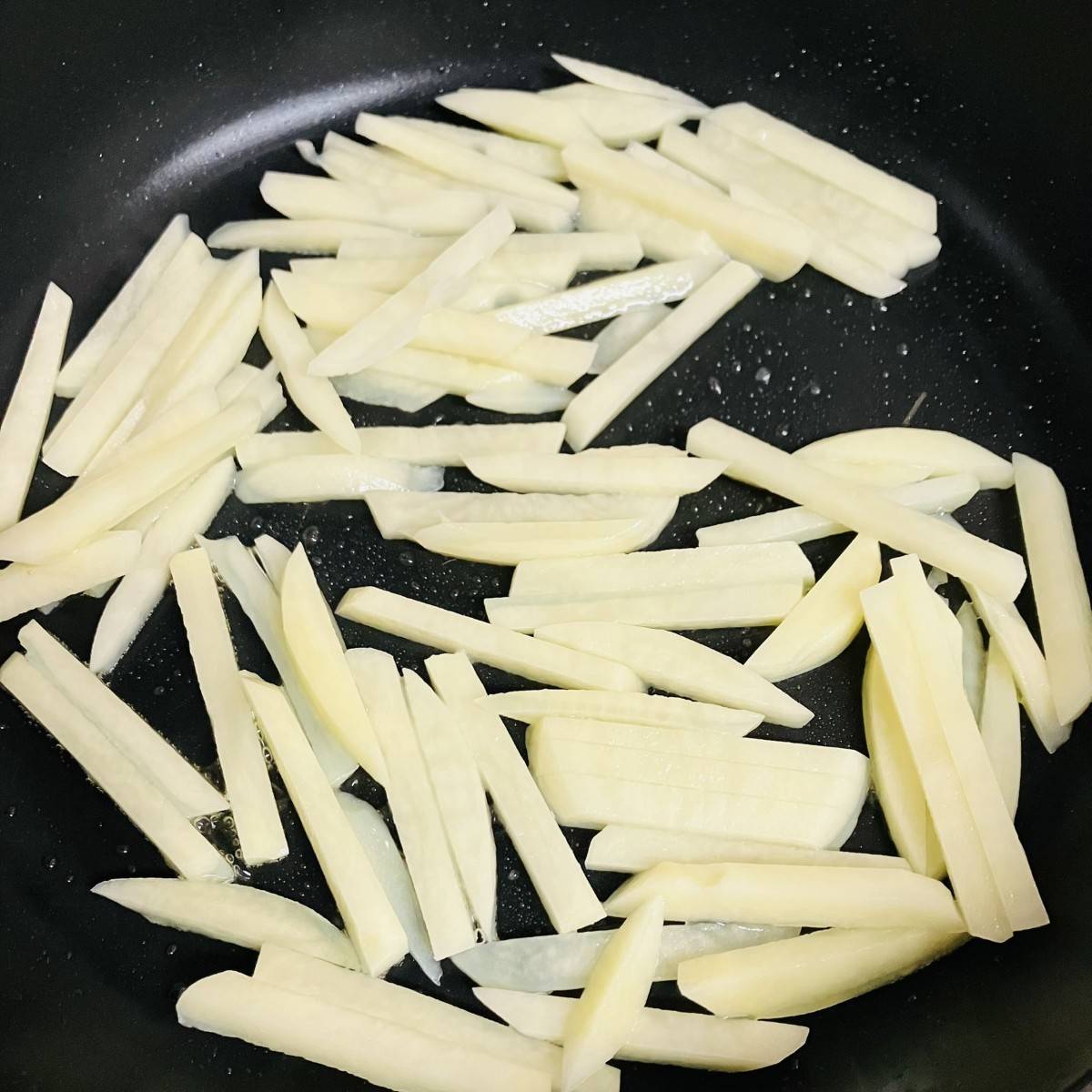 くらこん公式の「じゃが塩こんぶ炒め」のレシピ