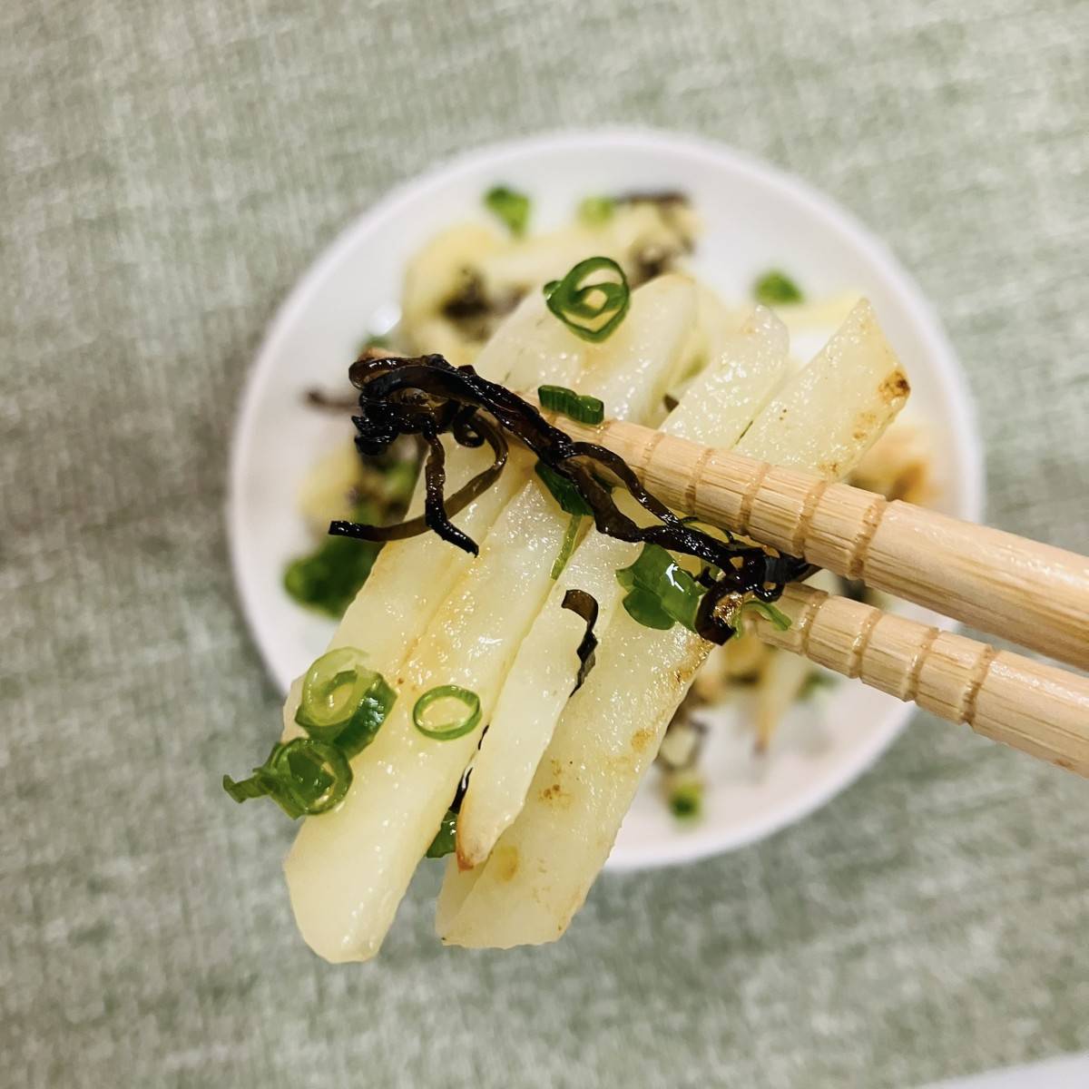 くらこん公式の「じゃが塩こんぶ炒め」のレシピ