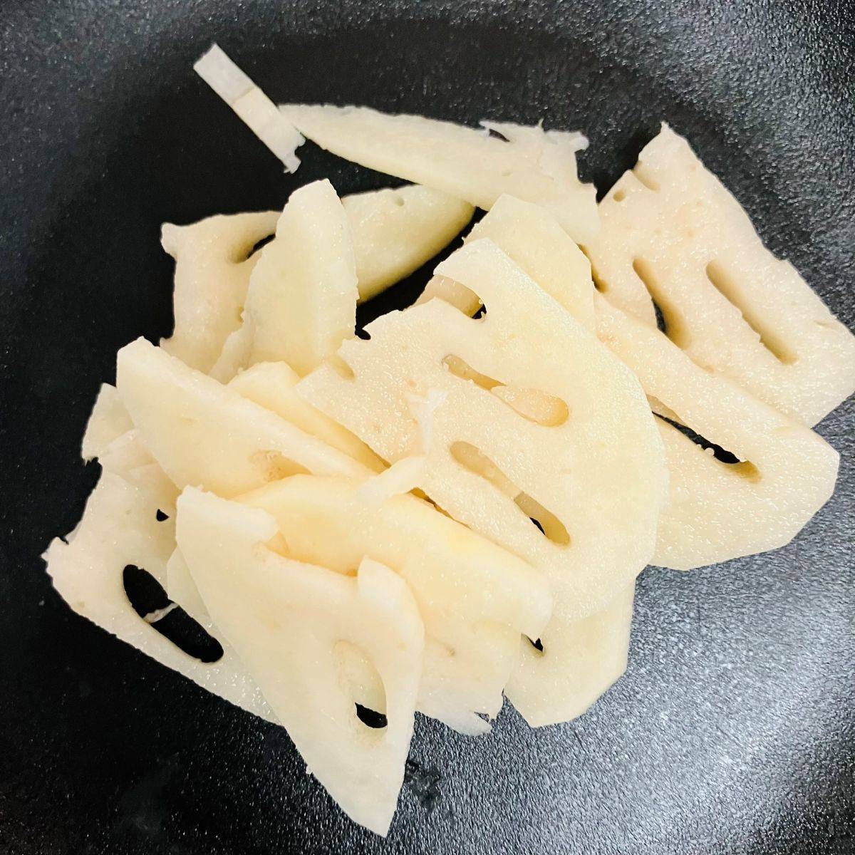 JAグループ公式の「岩国れんこん、美東ごぼう、鶏肉のトマみそ炒め」のレシピ