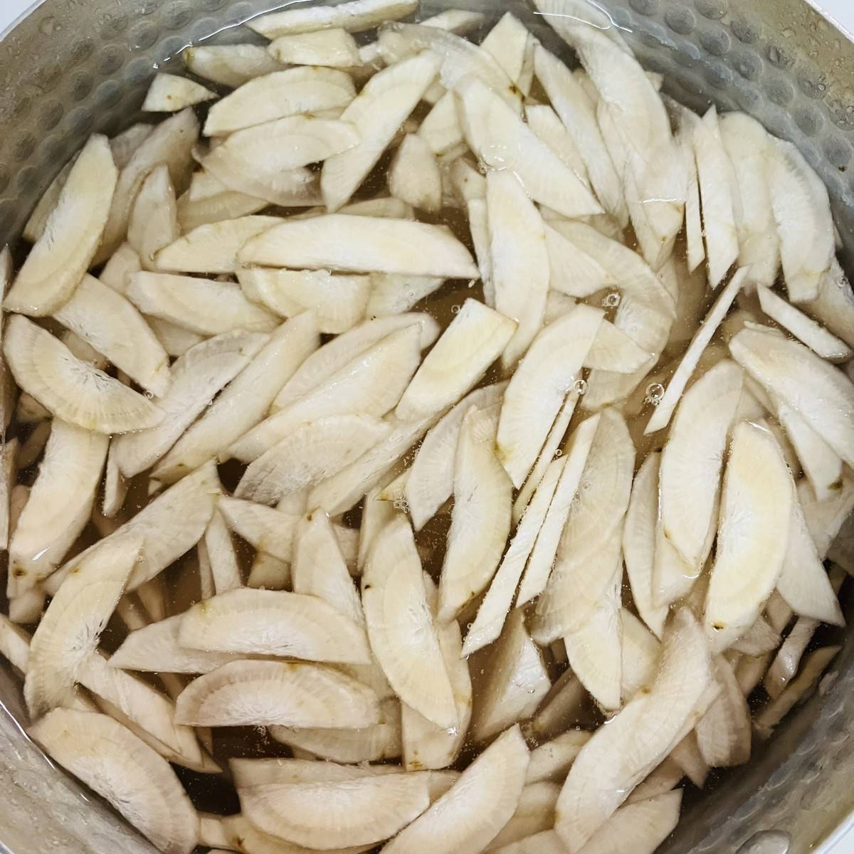 JAグループ公式の「岩国れんこん、美東ごぼう、鶏肉のトマみそ炒め」のレシピ