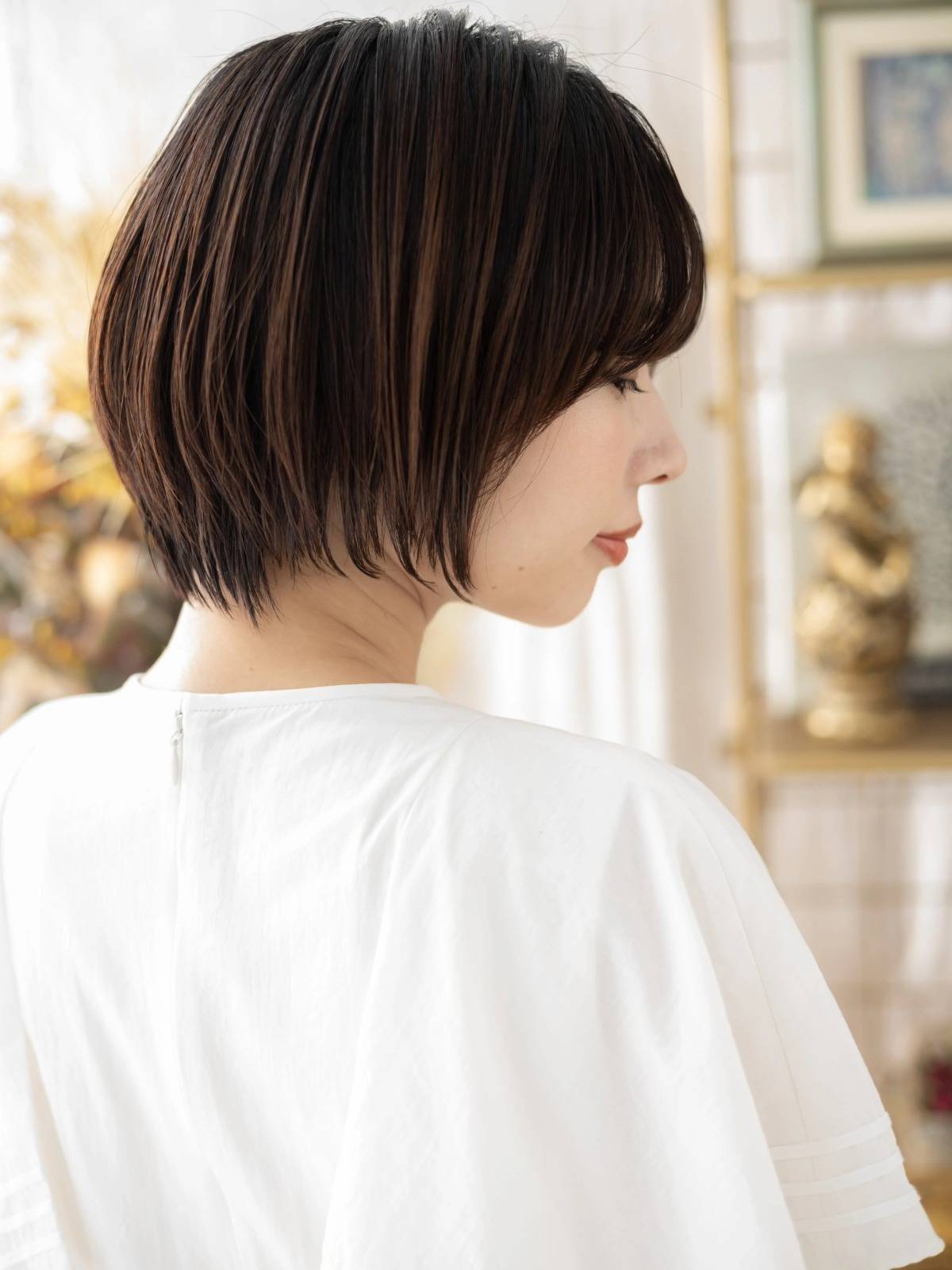 シックなカラーの前下がりボブ