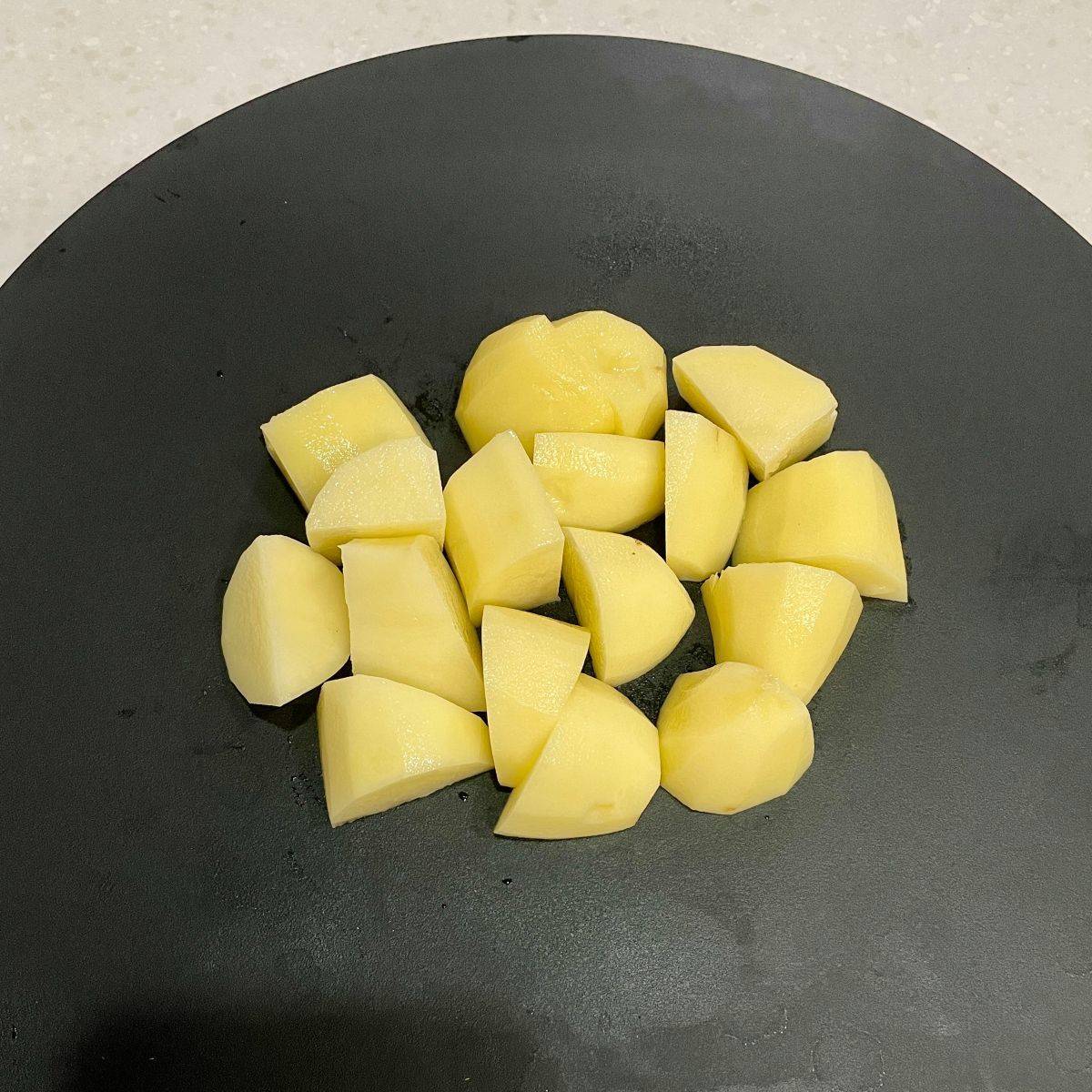 ヤマキ公式の「新じゃがいもと新玉ねぎのジャーマンポテト」のレシピ