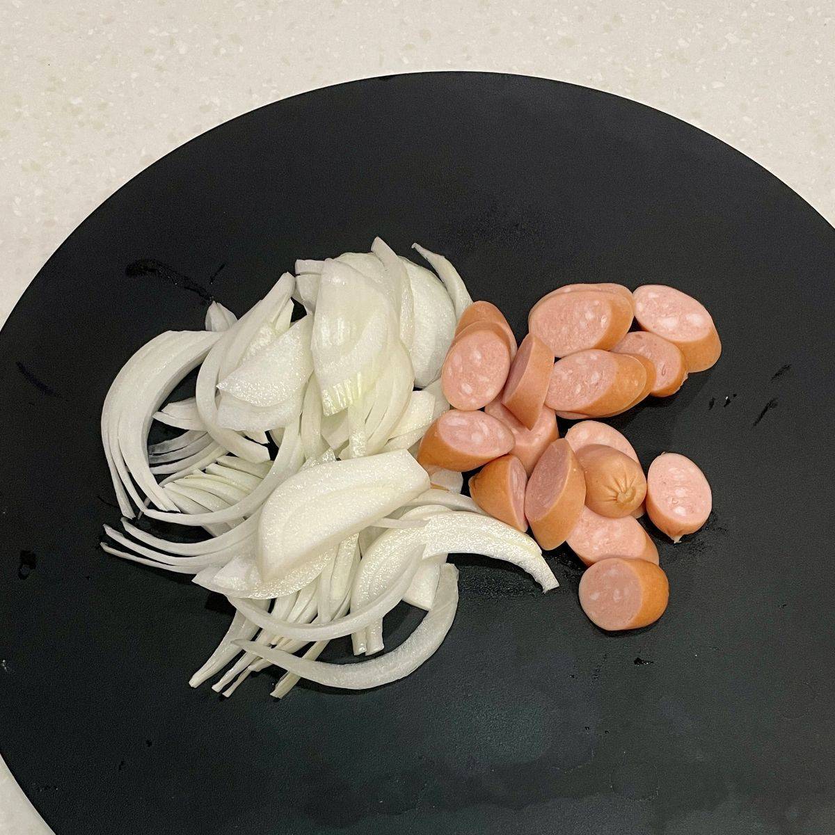 ヤマキ公式の「新じゃがいもと新玉ねぎのジャーマンポテト」のレシピ