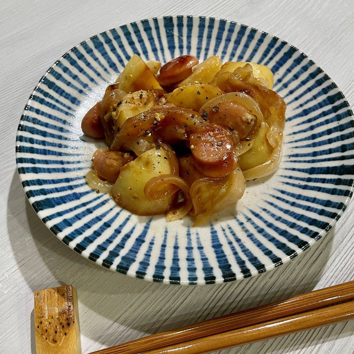 ヤマキ公式の「新じゃがいもと新玉ねぎのジャーマンポテト」のレシピ