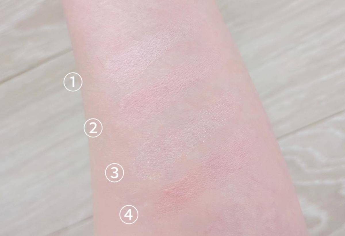 ケイトバウンシーチークシャドウPK2ピンクムース腕にのせた画像