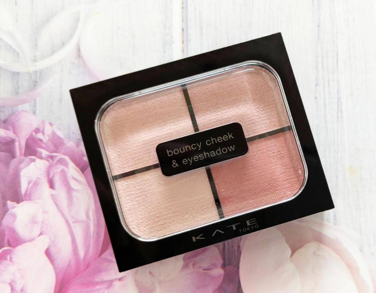 ケイトバウンシーチークシャドウPK2ピンクムース全体花柄背景