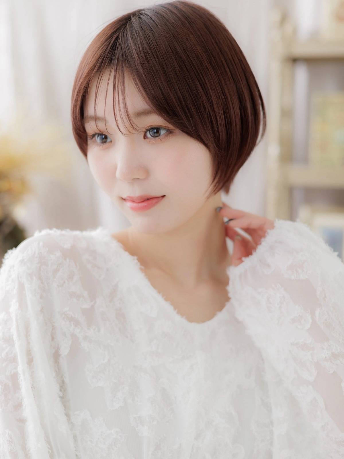 暖色カラーのシンプルショート