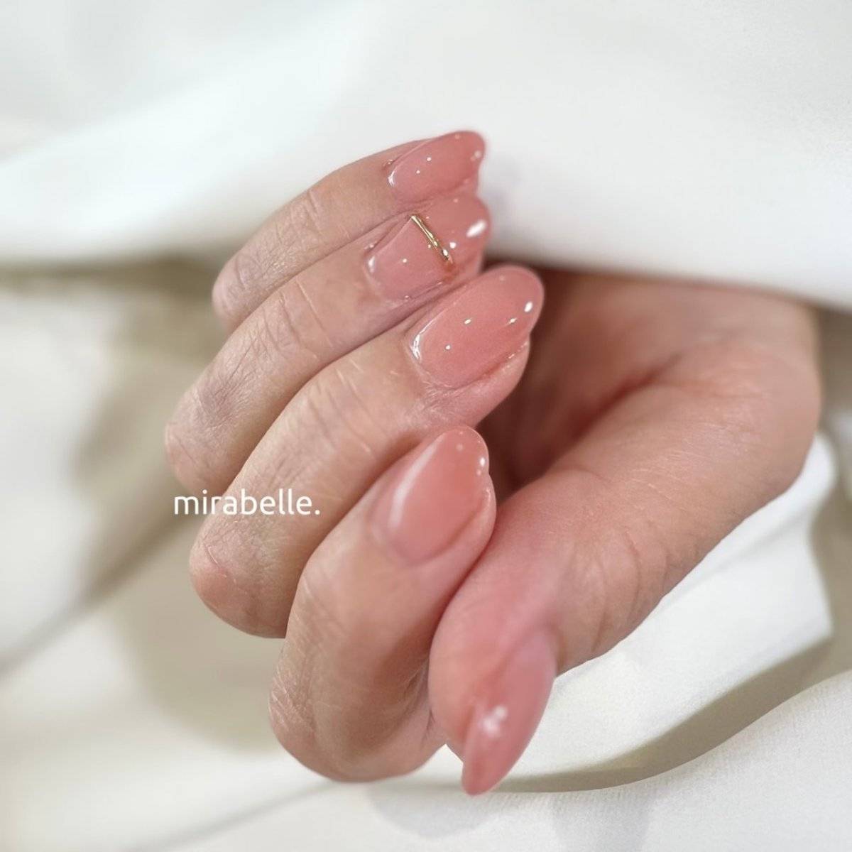 コーラルピンクネイル