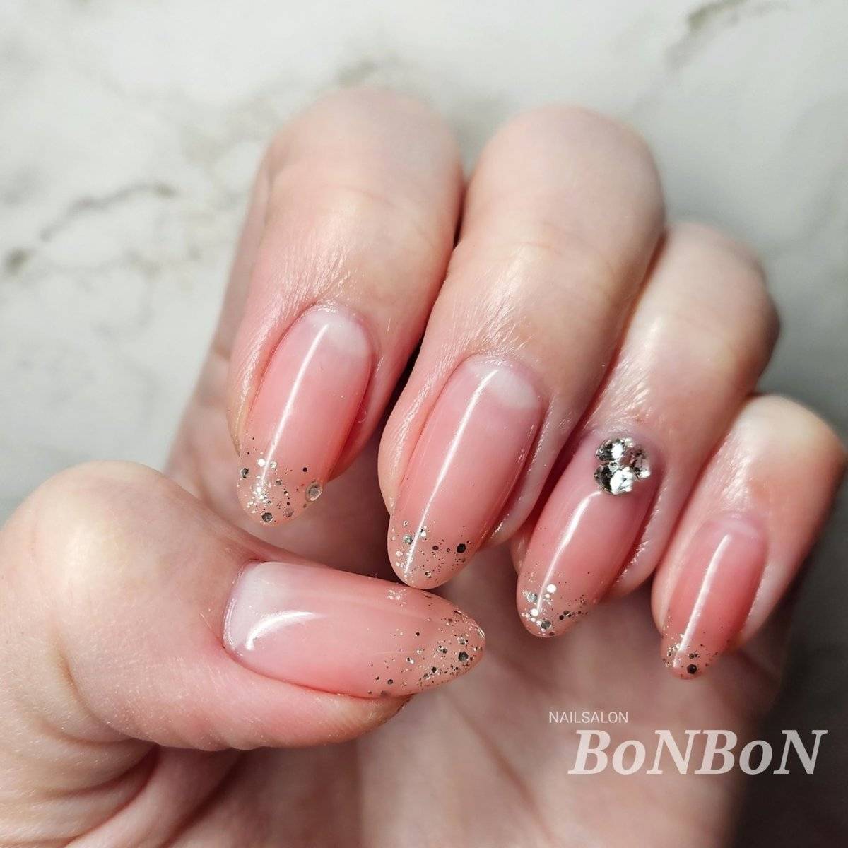 コーラルピンクネイル