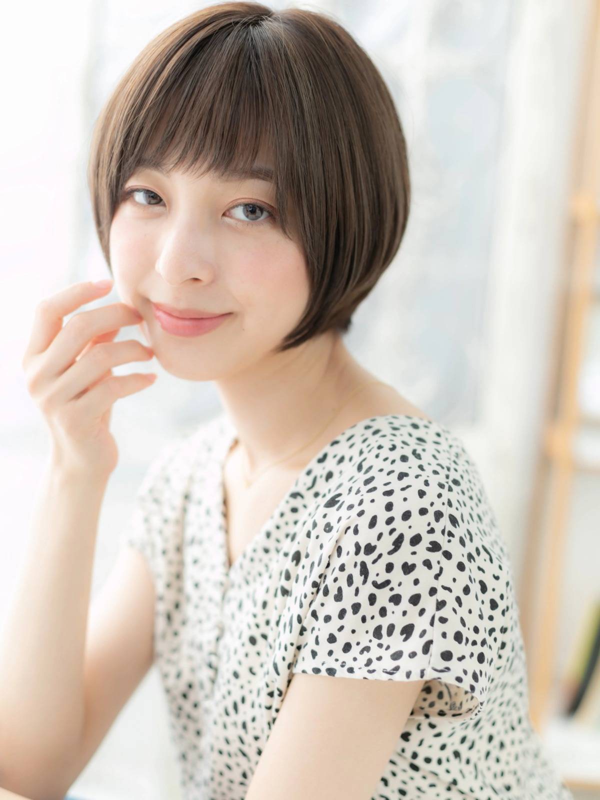 前下がりのくすみカラーショート