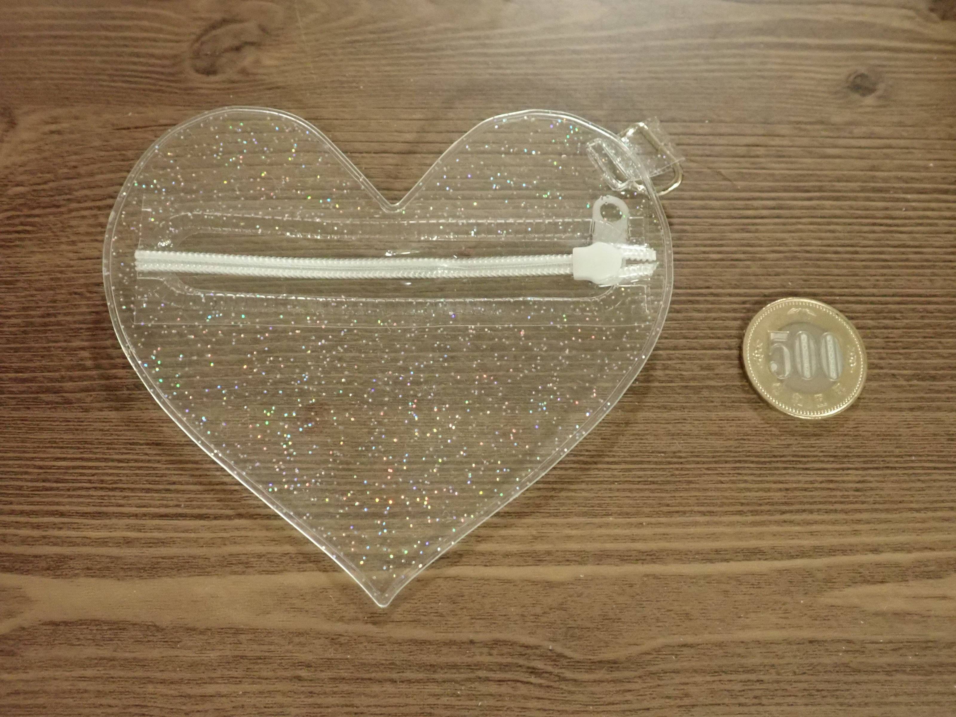 ダイソーのハート型バッグチャームポーチ