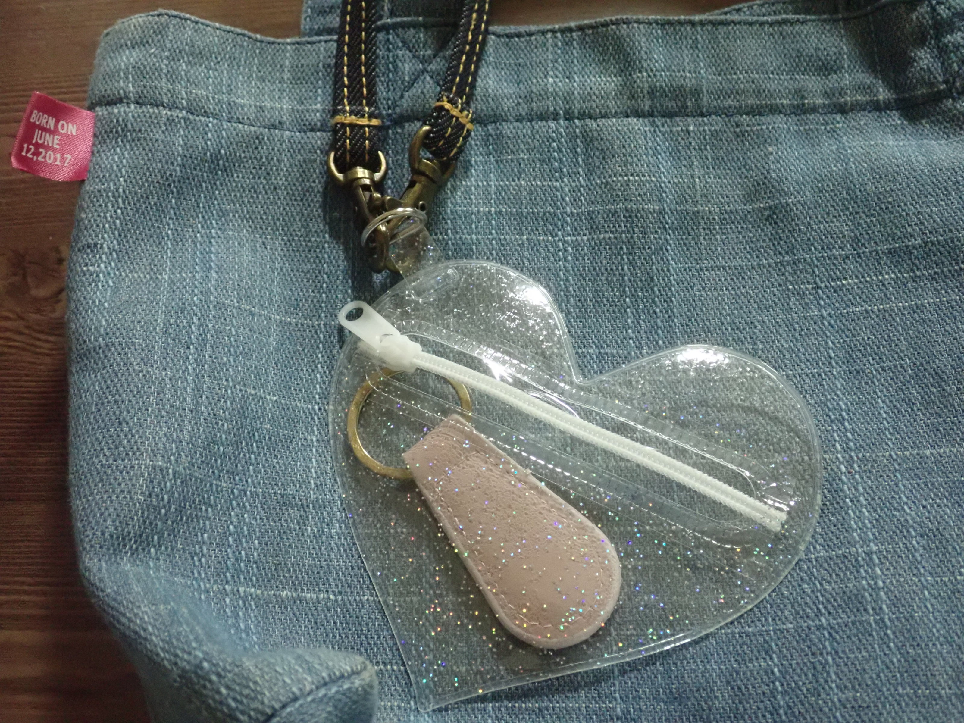 ダイソーのハート型バッグチャームポーチ