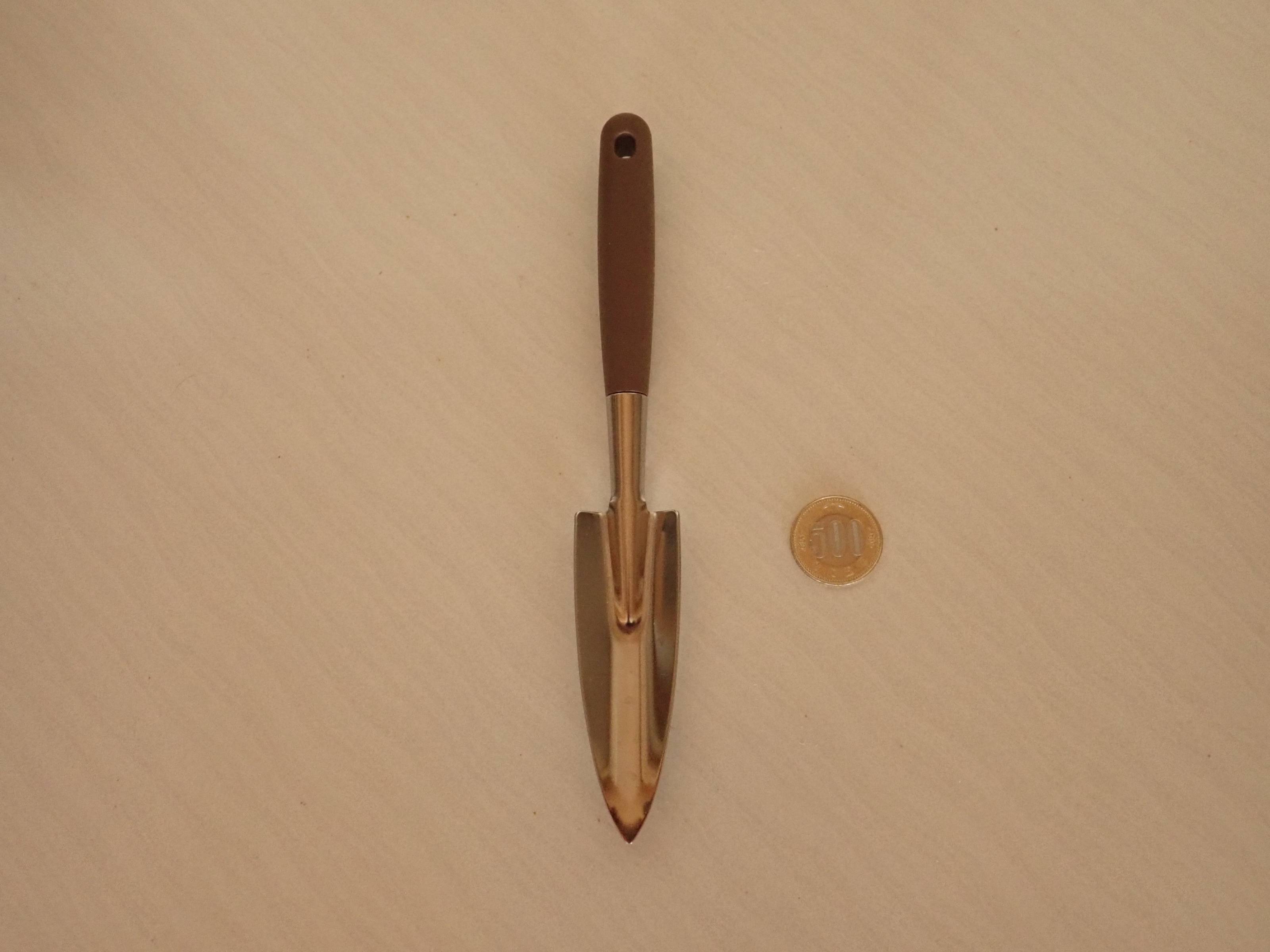 ダイソーのプランタースコップ細