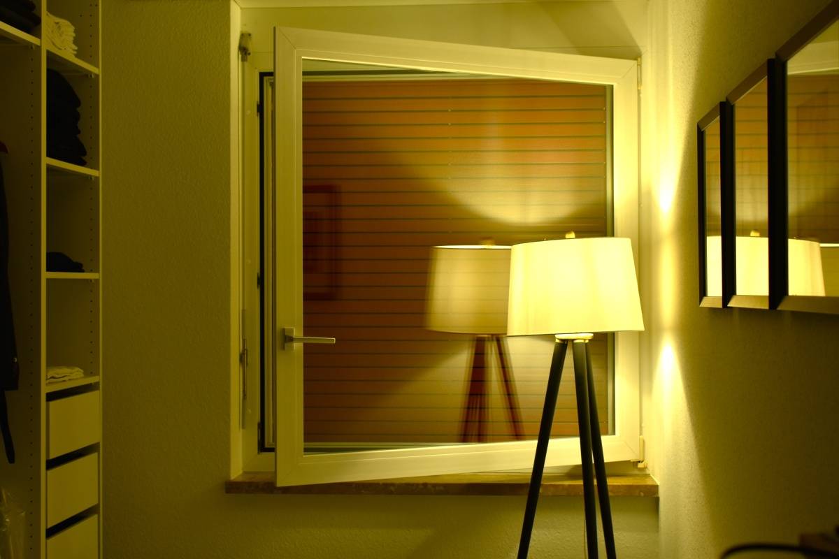 家庭運　下がる　塞いだ窓