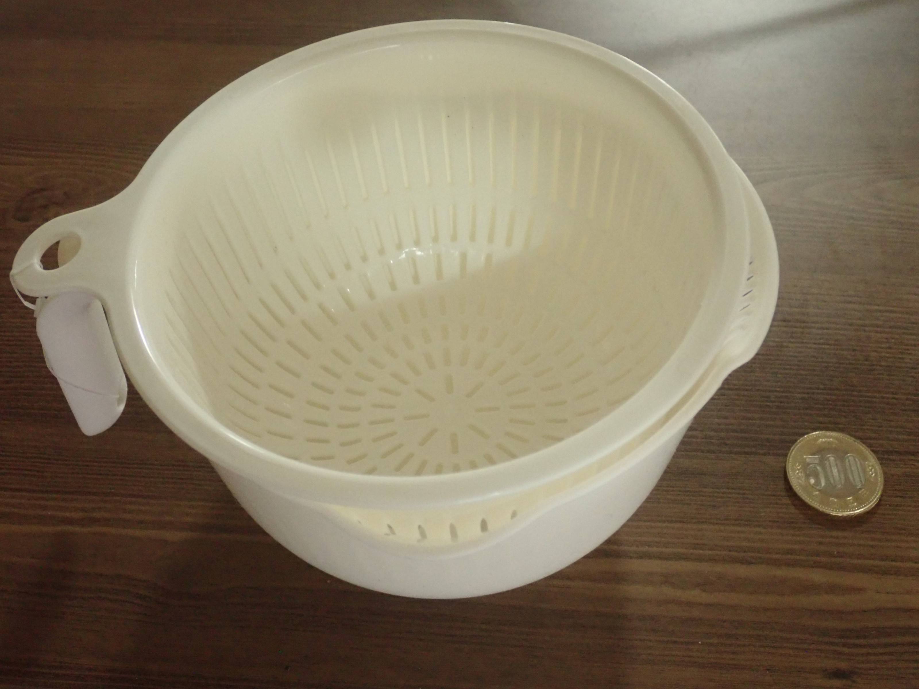 ダイソーのハンドルボウル(ザル付)
