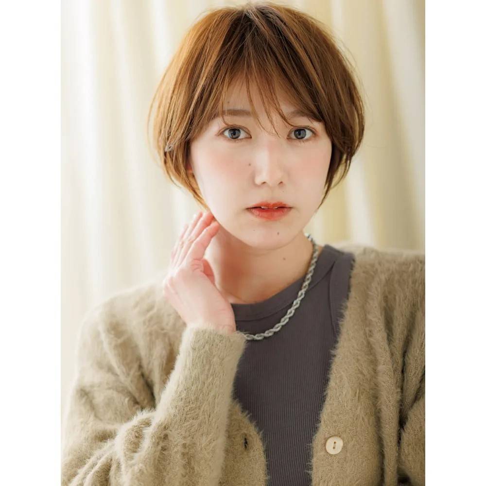 コーラルベージュの丸みショート