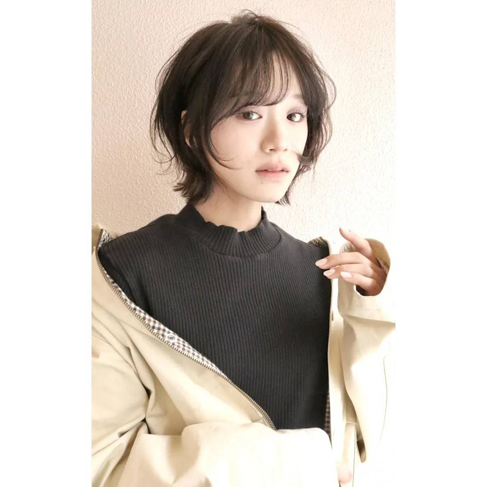 シースルーなくびれウルフボブ