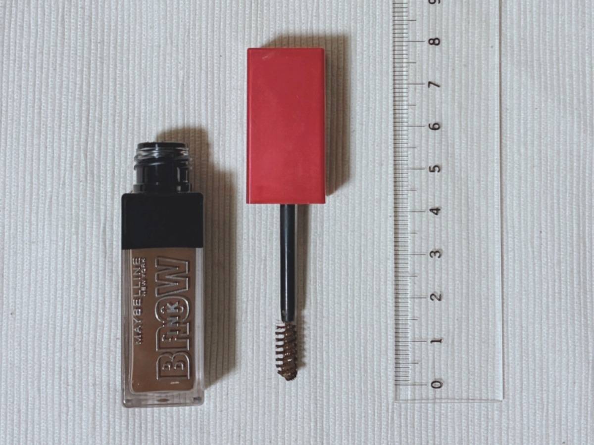 MAYBELLINE メイベリン ブロウインク 3Dスタイリングジェル 04 キャラメルブラウン 眉マスカラ アイブロウマスカラ 本体 蓋開け 定規 サイズ