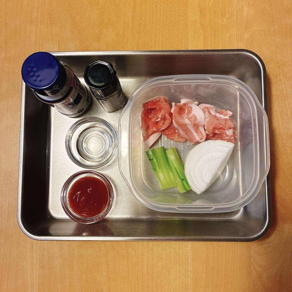 JAグループ公式の「新玉ねぎとキャベツの芯でケチャップ豚肉巻き」のレシピ