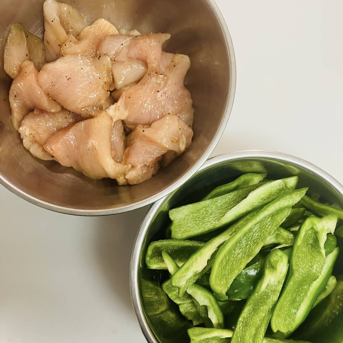 JAグループ公式の「ピーマンとチキンのマヨネーズ炒め（ピーマヨ♪）」のレシピ