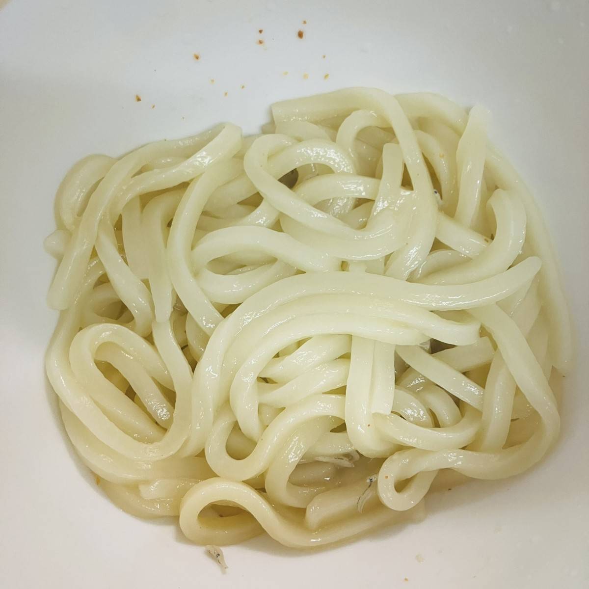 テーブルマーク公式の「レンジ１回で！ペペカルボうどん」のレシピ