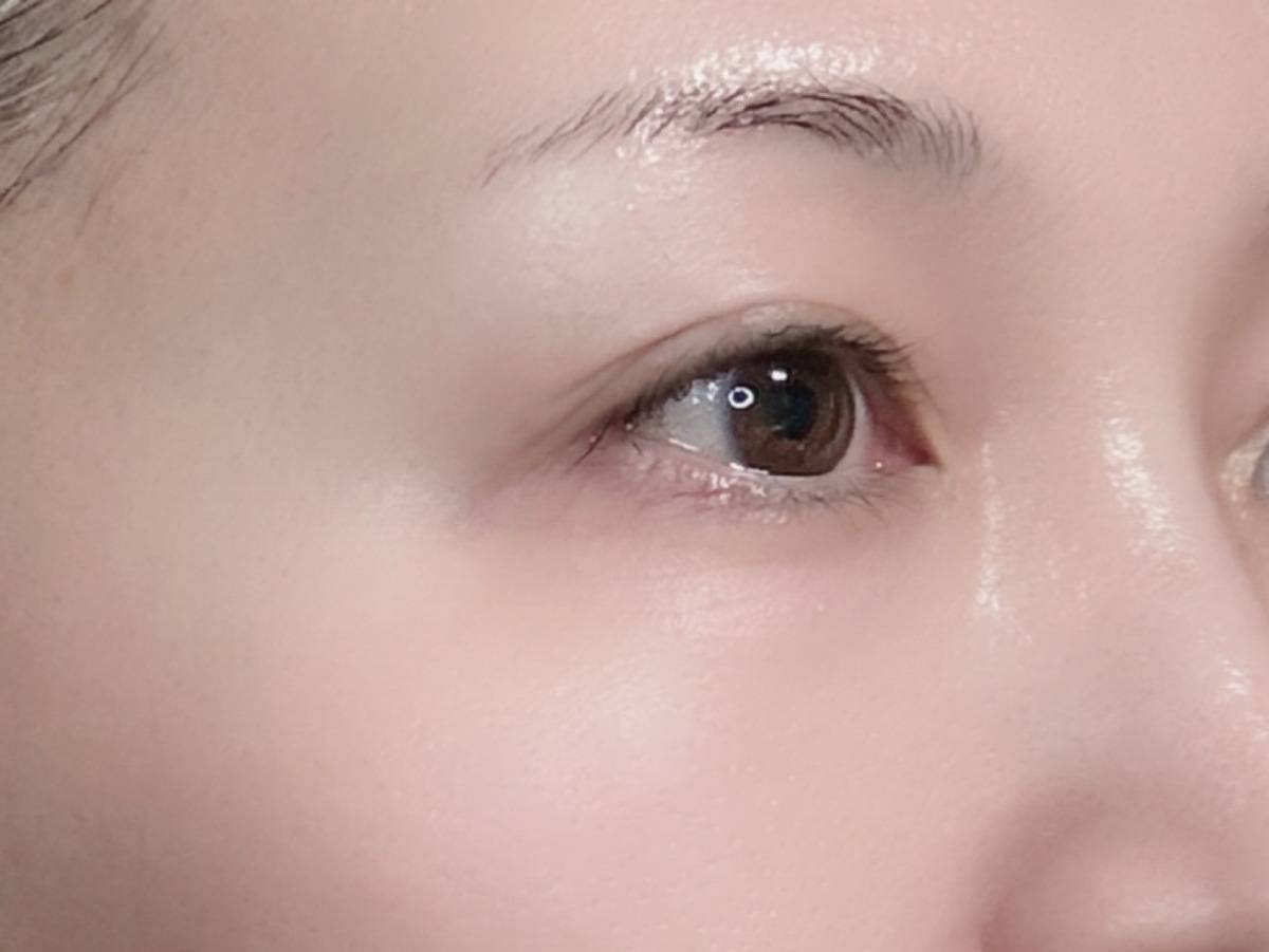 ALLIE アリィー クロノビューティ フラットスムースフィルターUV 日焼け止め兼化粧下地 UV下地 塗布前 筆者半顔