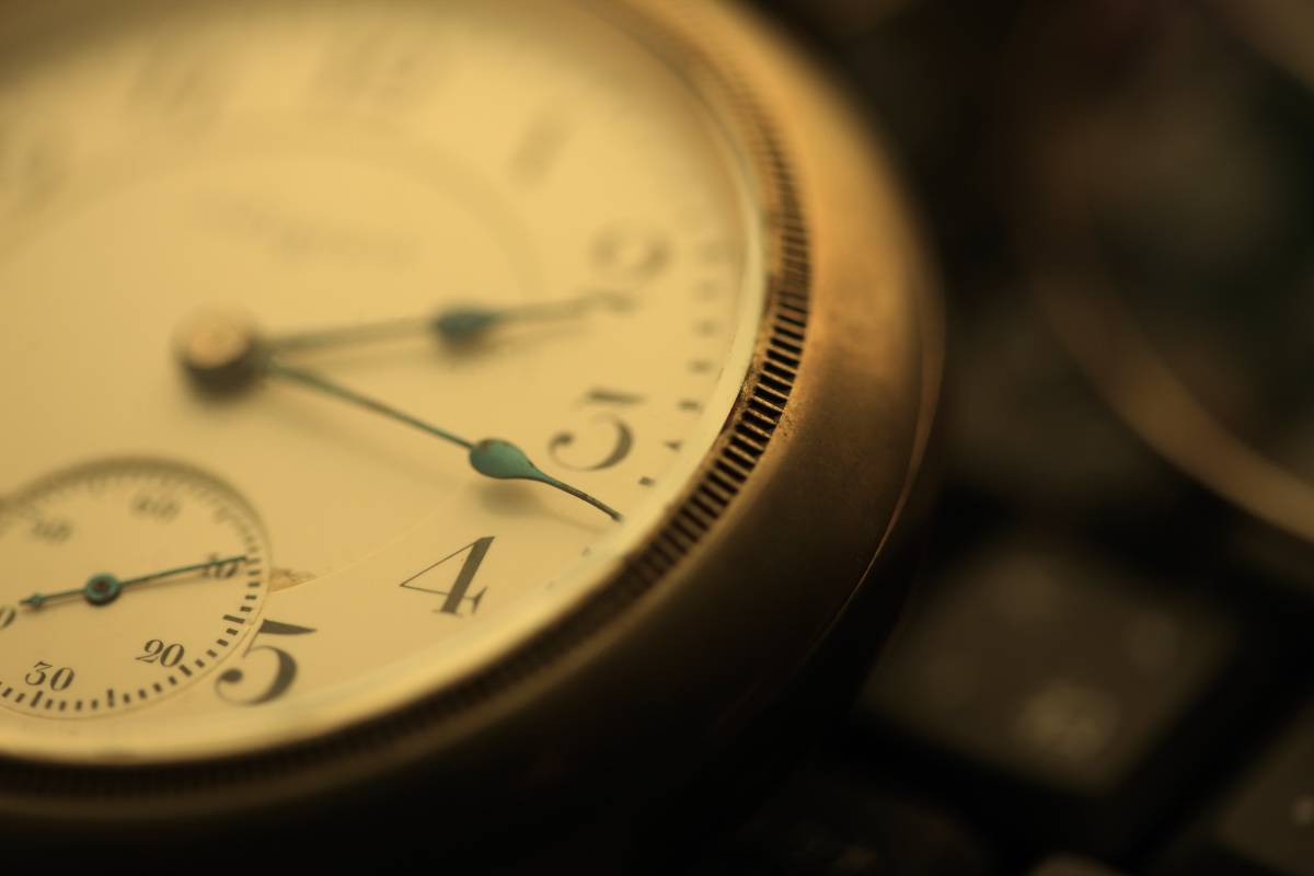 東　家庭運　下がる　止まった時計