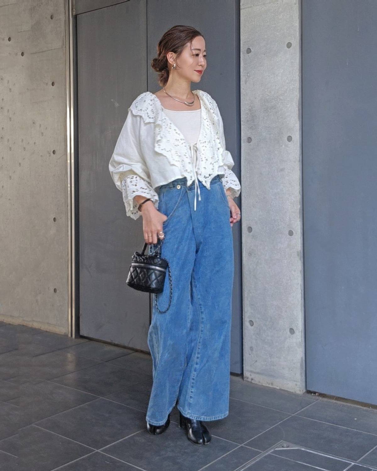 フリルブラウスを合わせたMIXコーデが◎