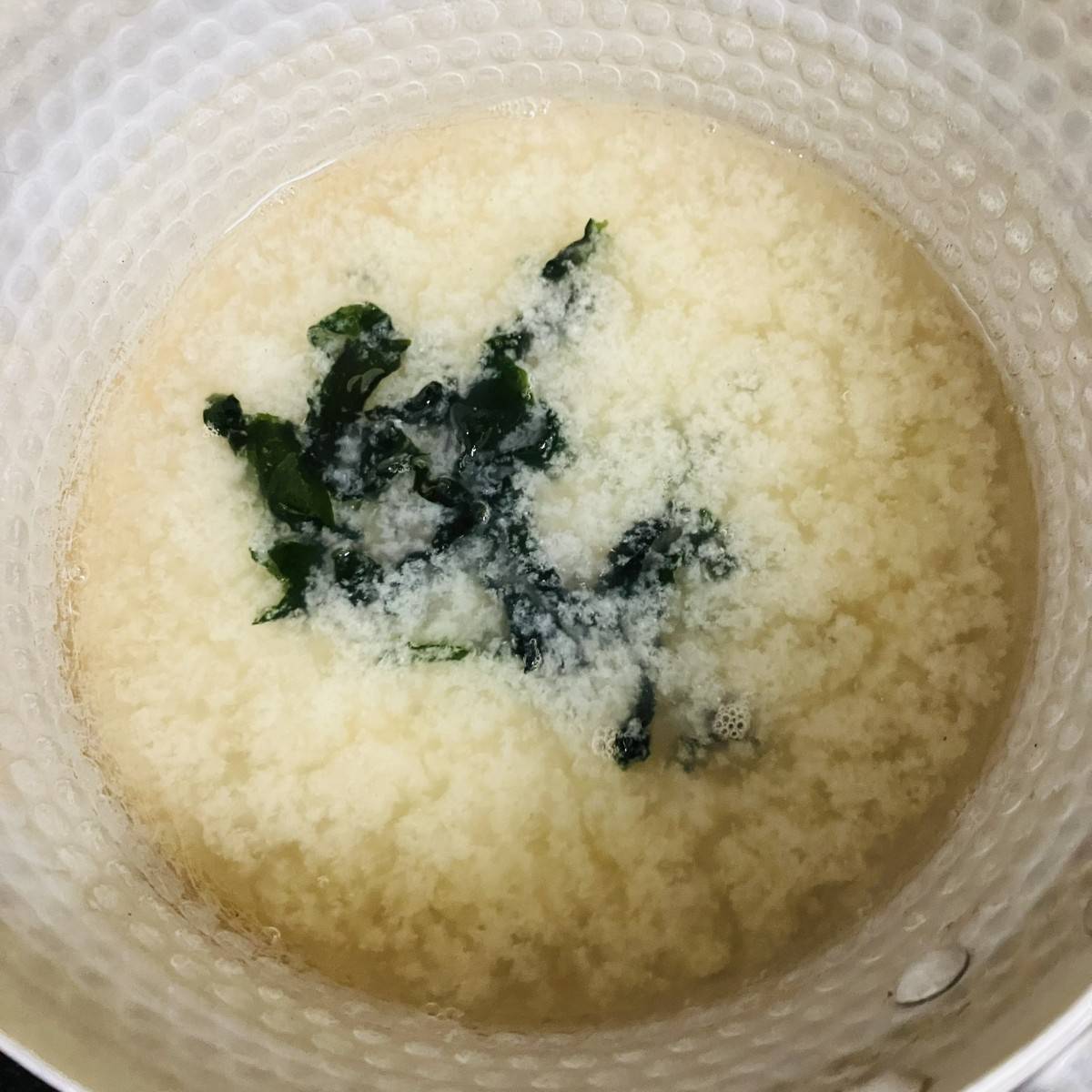 ニッスイ公式の「おさかなのソーセージと目玉焼きのみそ汁」のレシピ