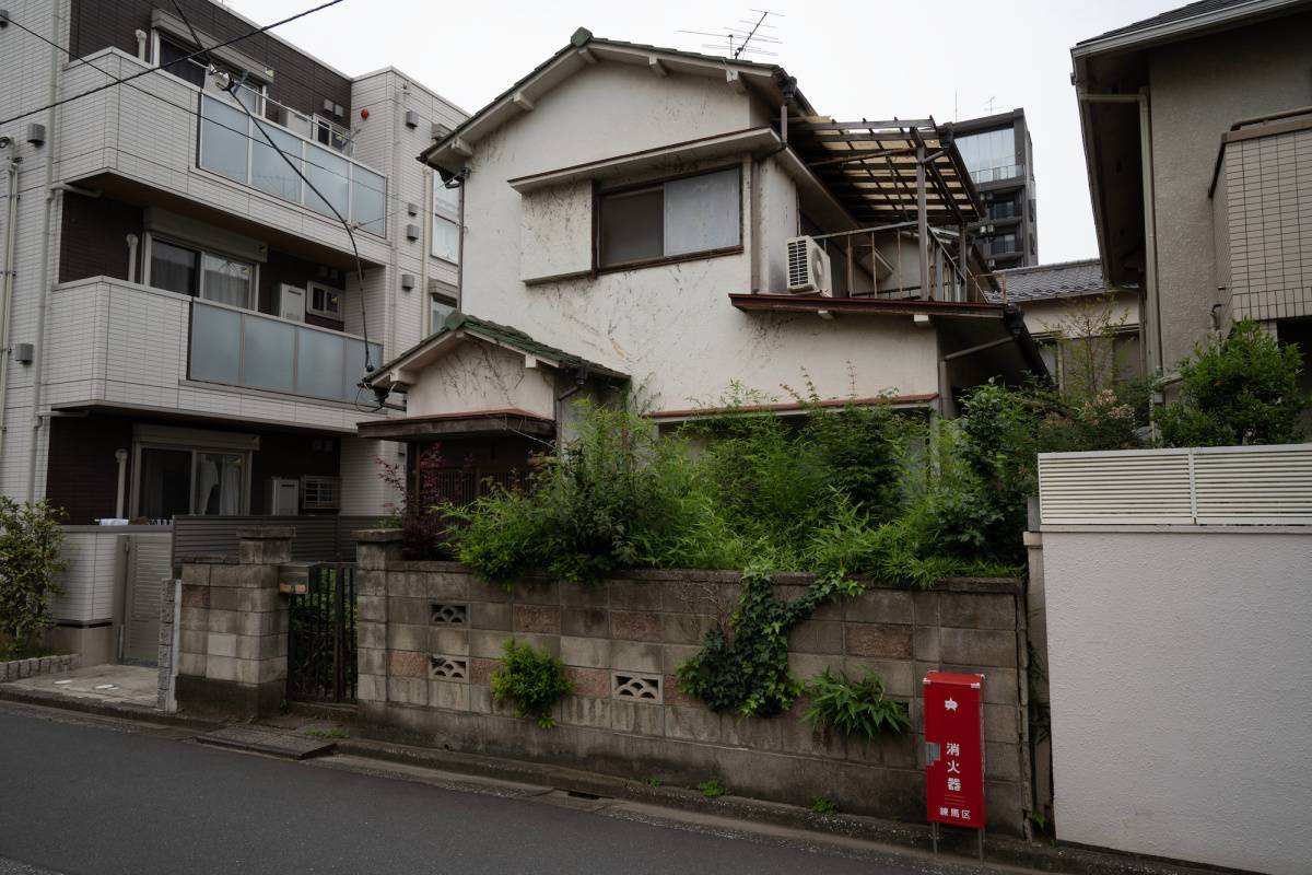 日本の古い木造二階建住宅/狭小住宅/一戸建ての画像