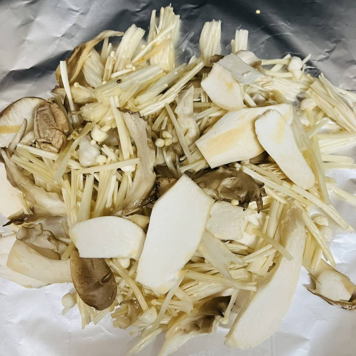 JAグループ公式の「グリルパンで、きのこのバジルペーストチーズ焼き」のレシピ