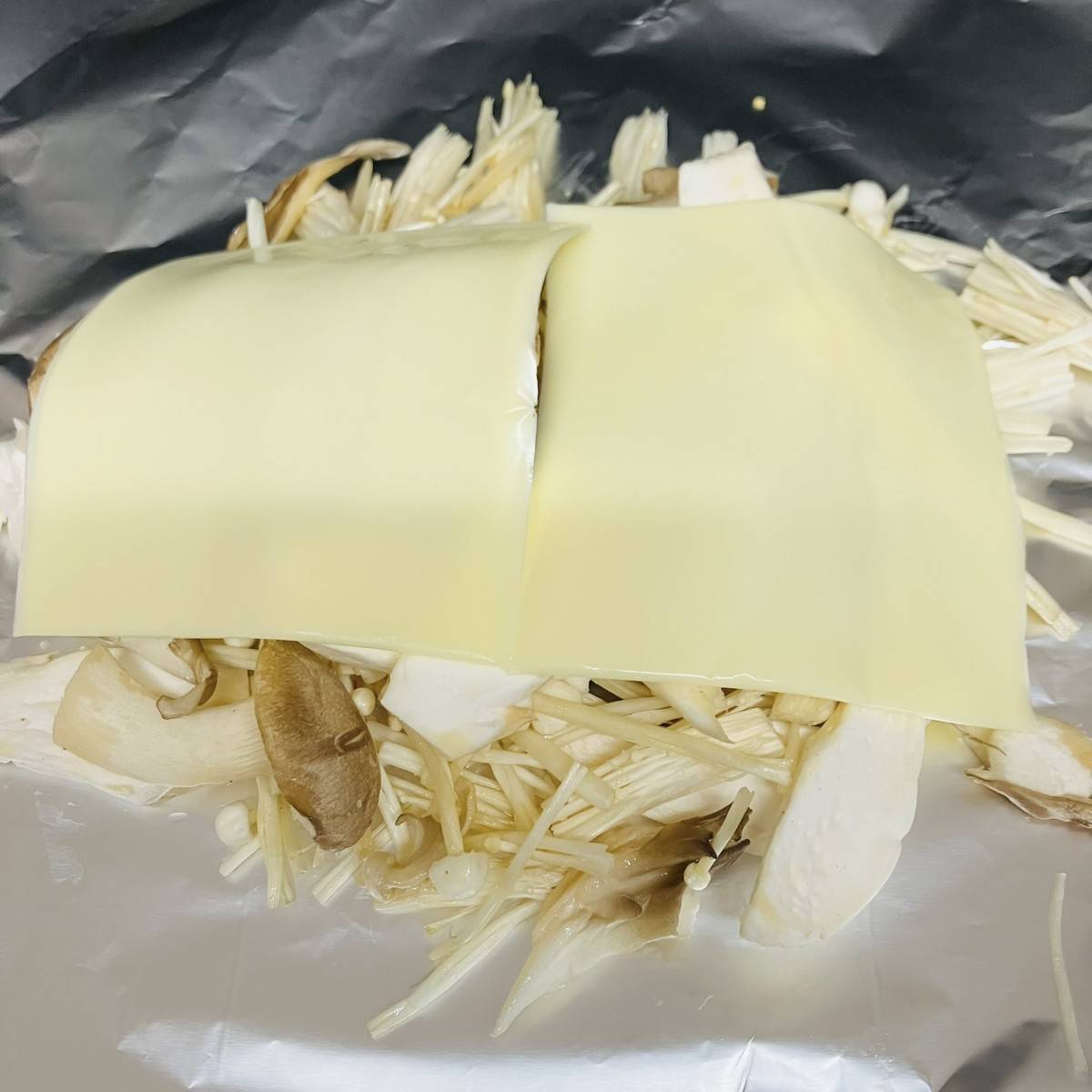 JAグループ公式の「グリルパンで、きのこのバジルペーストチーズ焼き」のレシピ