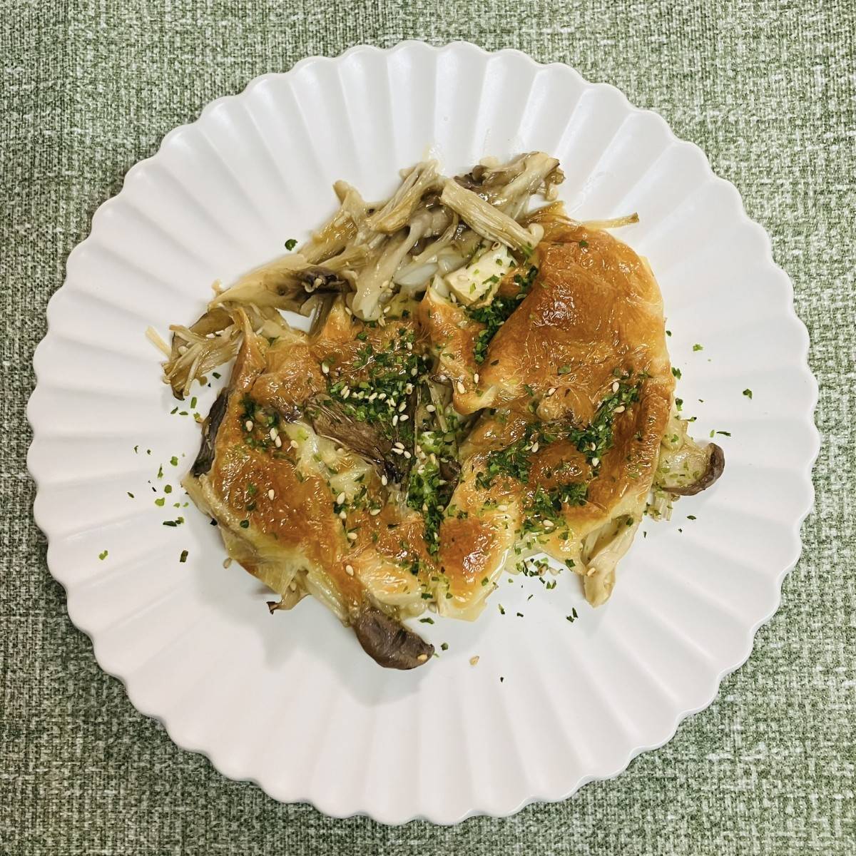 JAグループ公式の「グリルパンで、きのこのバジルペーストチーズ焼き」のレシピ