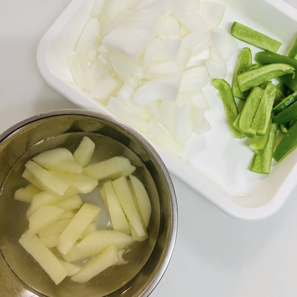 JAグループ公式の「じゃがいもとピーマンと玉ねぎと牛肉の甘煮」のレシピ