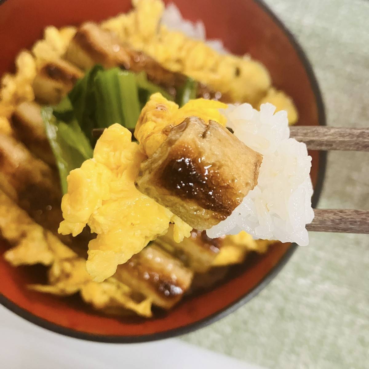 JA全農公式の「お手軽ちくわのかば焼き丼」のレシピ