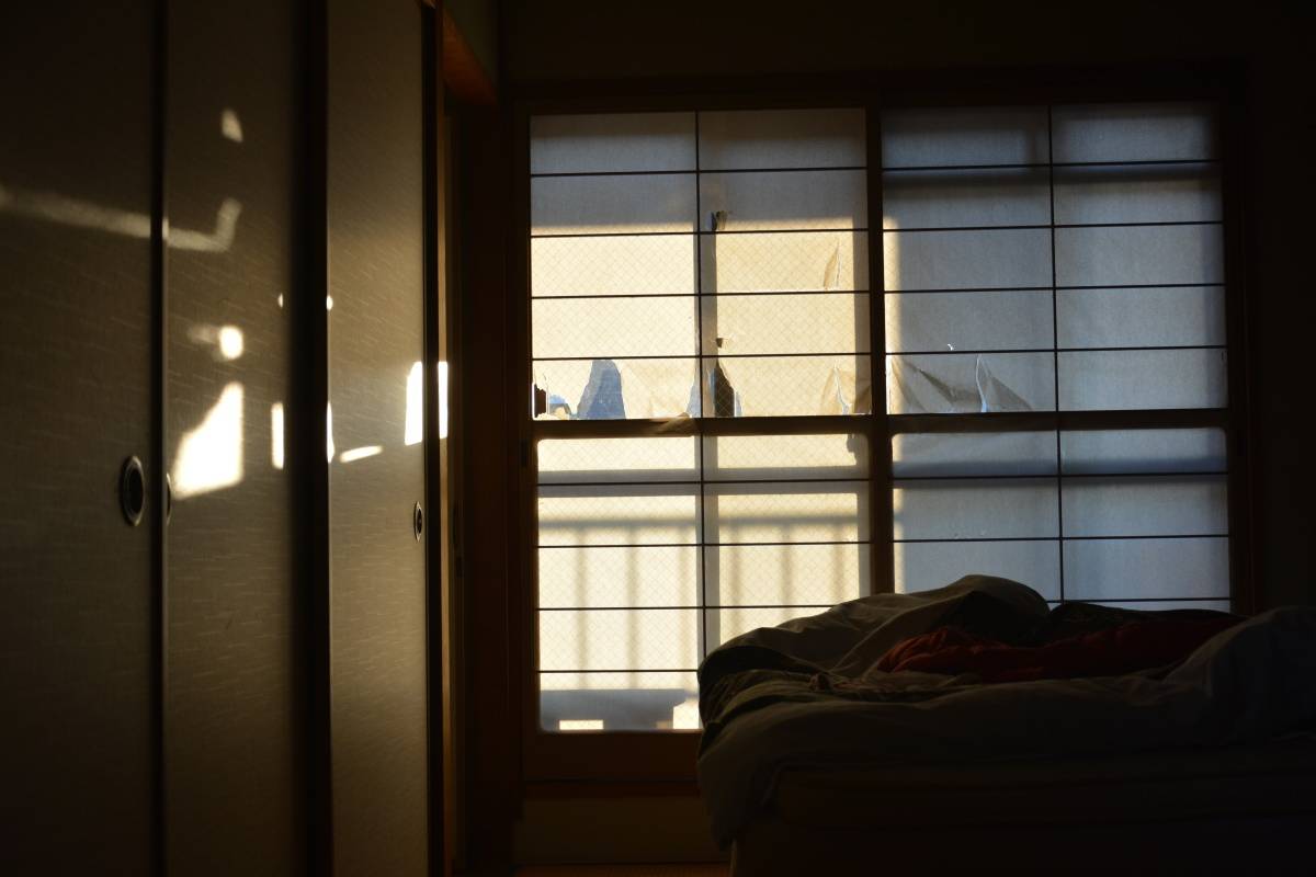 和室　出世運　下がる　破れた障子