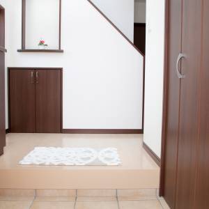 実は風水的に大正解です。玄関にあると恋愛運がぐんぐん上がるもの5選