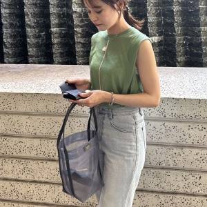 季節を先取り！ラフすぎない「メッシュバケツ」でつくる大人の抜け感コーデ