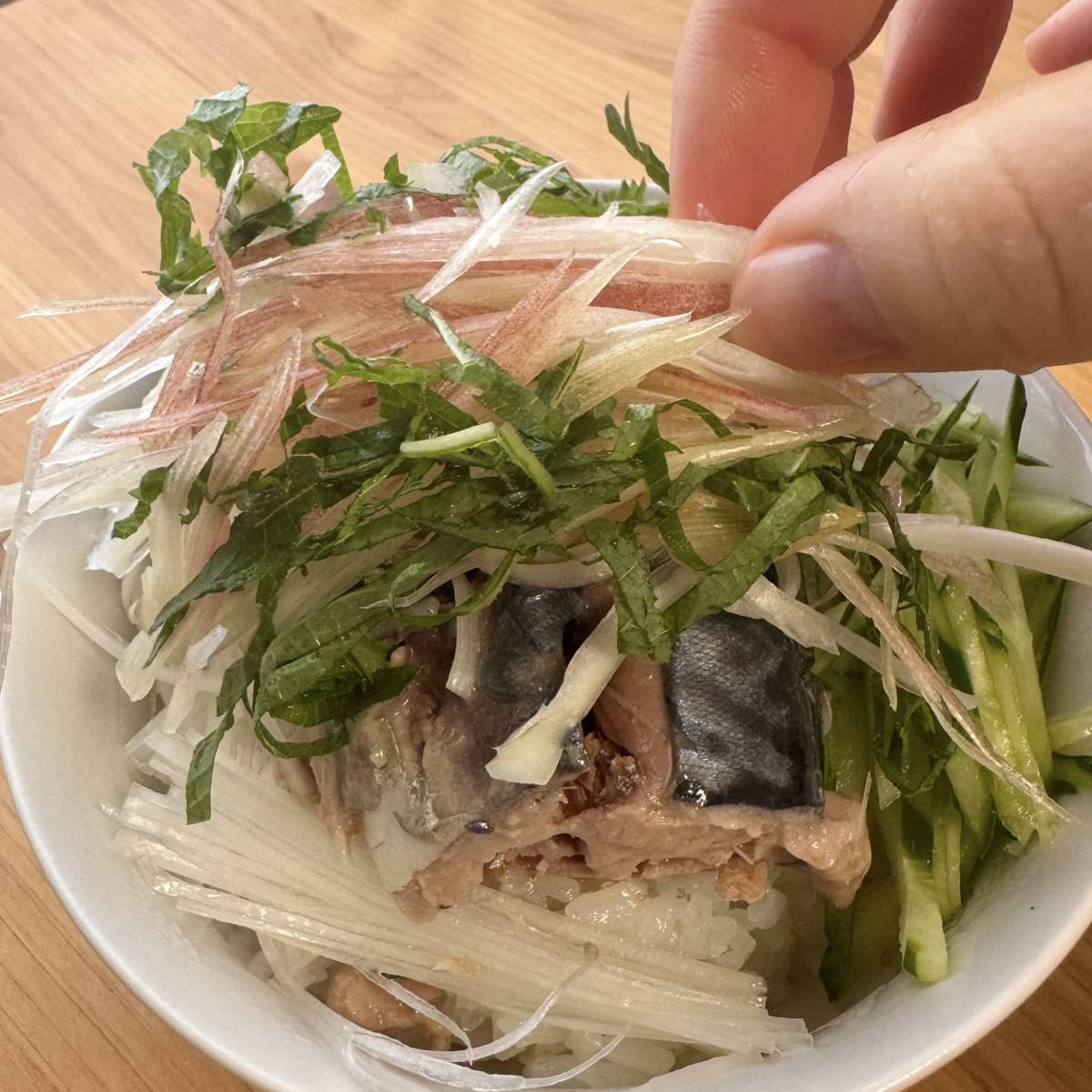 ヤマキ公式の「さば缶薬味丼」のレシピ