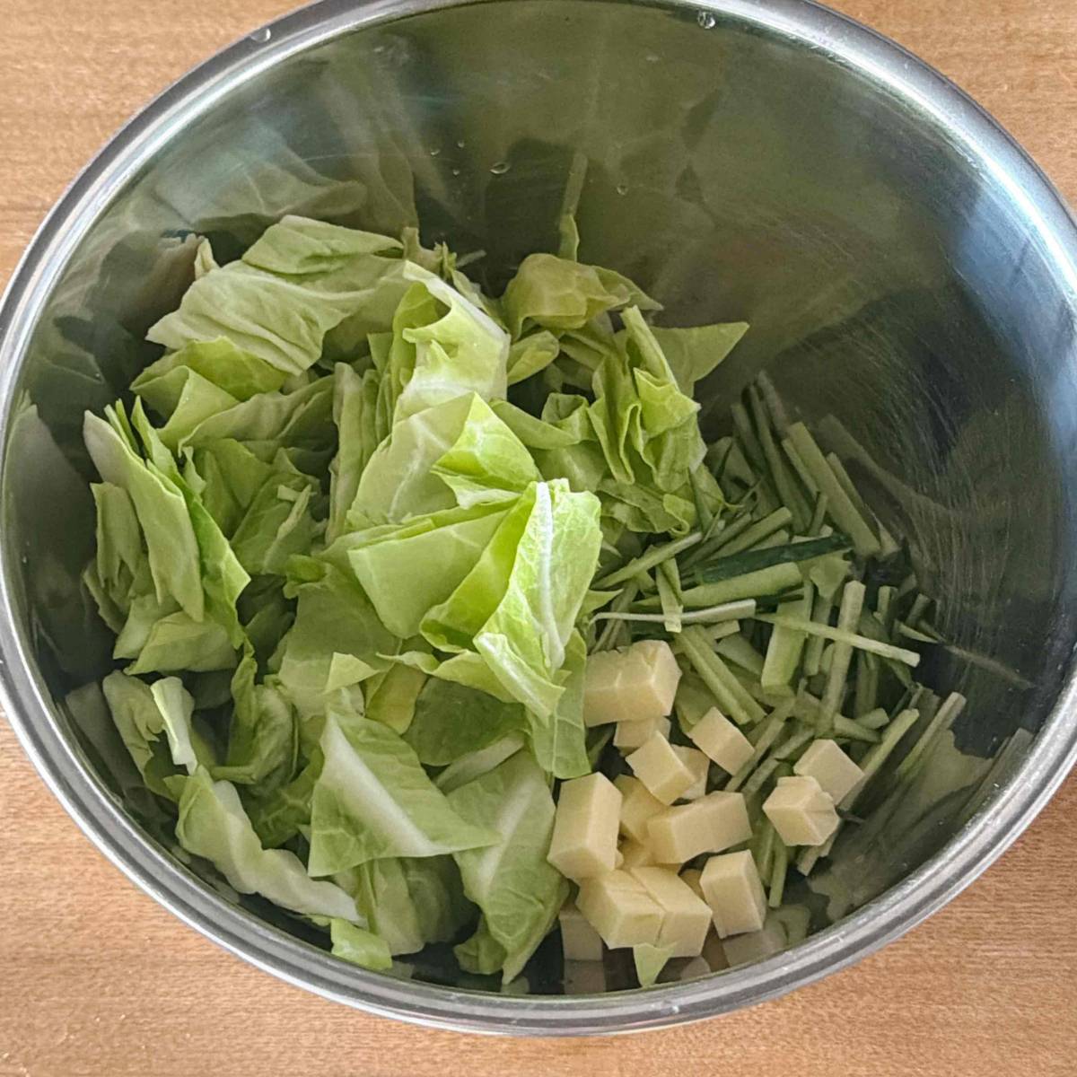 JAグループ公式の「春キャベツときゅうりのチーズサラダ」のレシピ