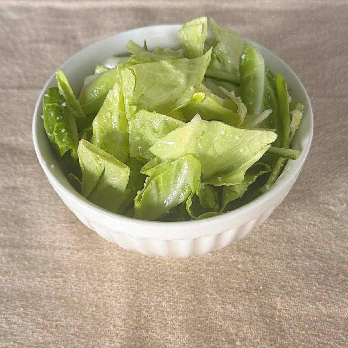 JAグループ公式の「春キャベツときゅうりのチーズサラダ」のレシピ