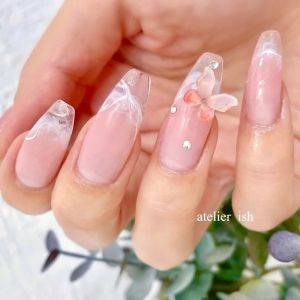 【2026年初夏】透明感たっぷりで涼しげ。最新クリアピンクネイル5選