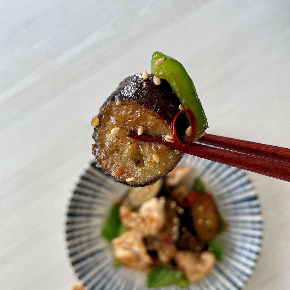 JAグループ公式の「ご飯が進む〜♪なすとピーマンの辛み味噌炒め」のレシピ