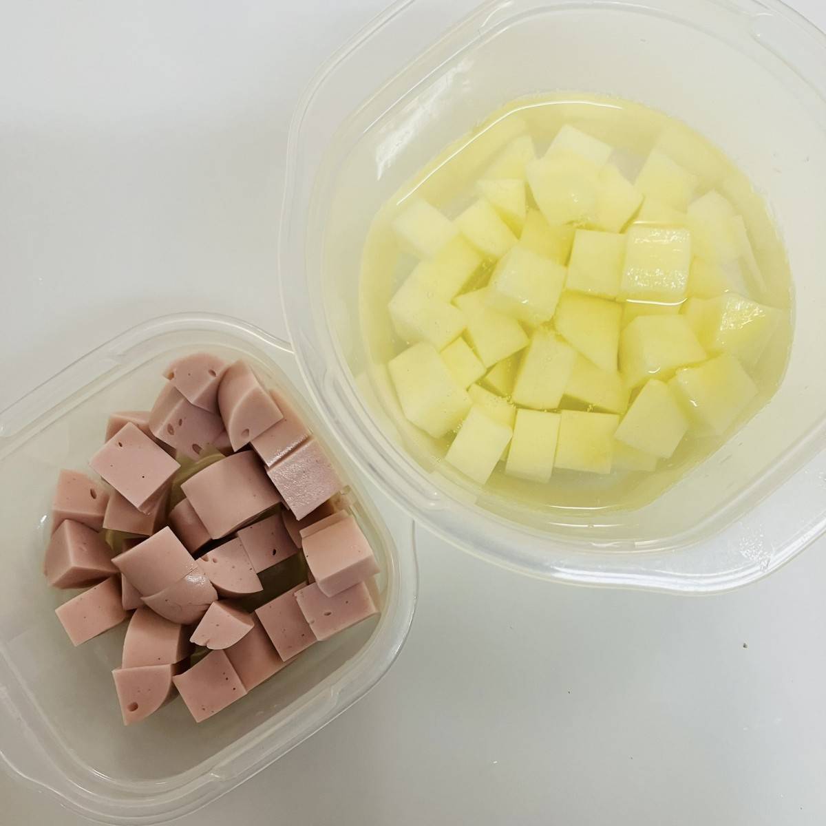 ヤマザキ公式の「新じゃがとソーセージのグリルサラダポケットサンド」のレシピ