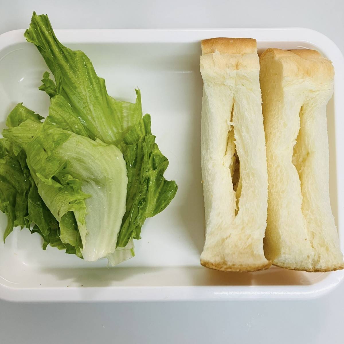 ヤマザキ公式の「新じゃがとソーセージのグリルサラダポケットサンド」のレシピ