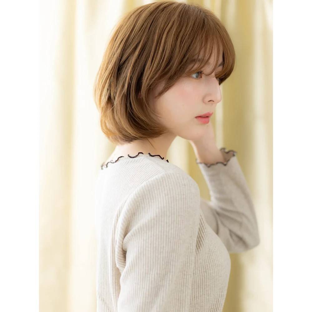 コーラルベージュの丸みボブ