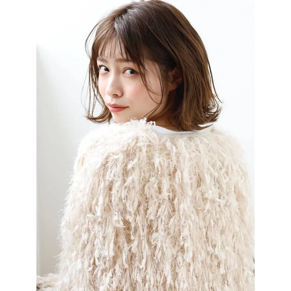 オン眉の大人可愛い抜け感ボブ