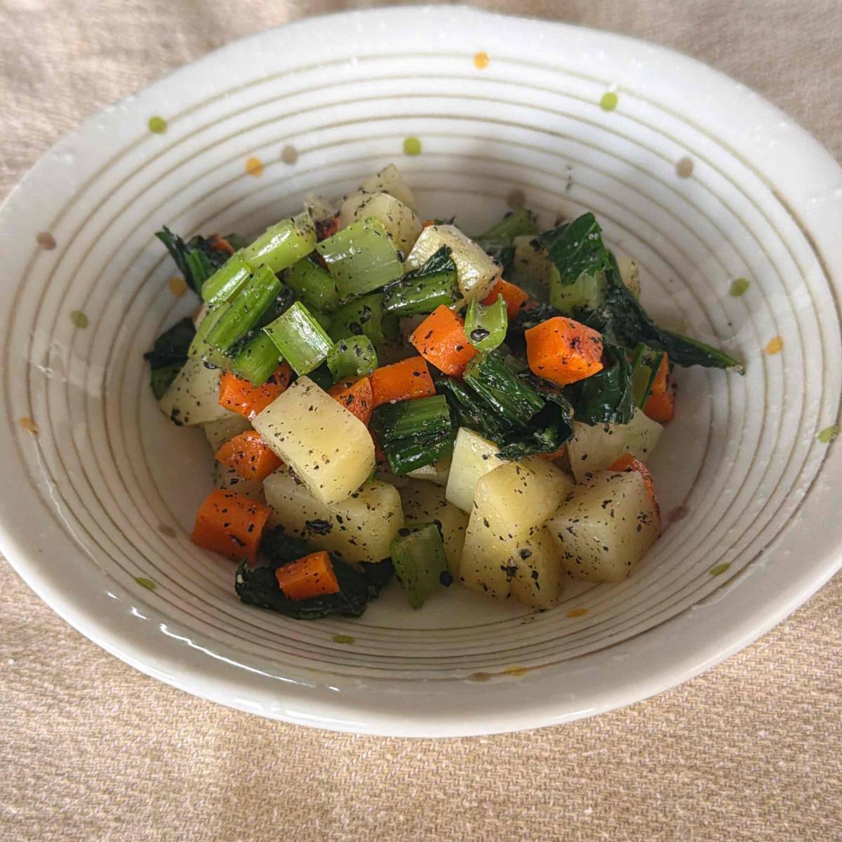 JAグループ公式の「甘くて美味しい！小松菜とじゃが芋のゴマ和え♪」のレシピ