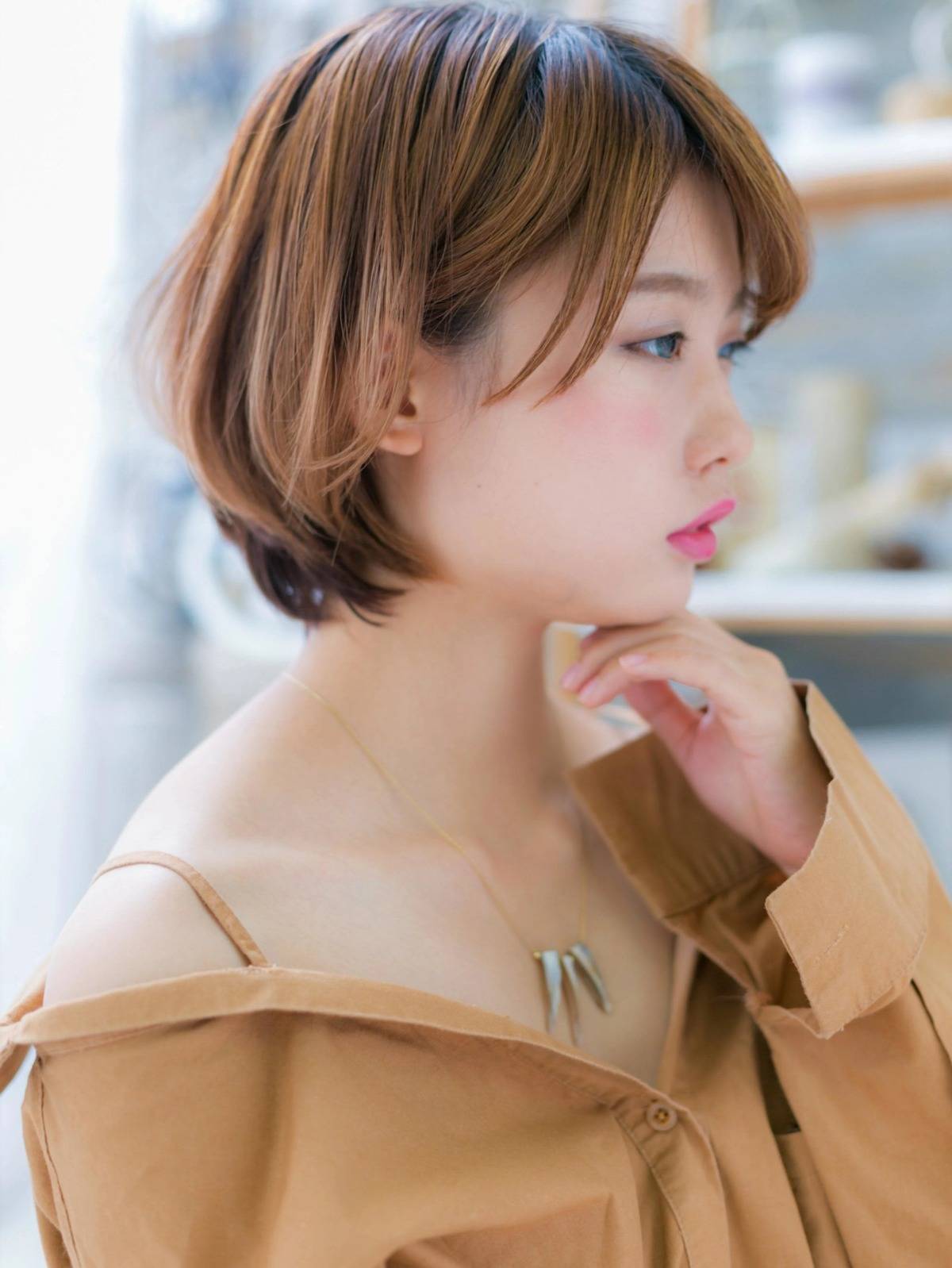 ナチュラル耳掛けボブ